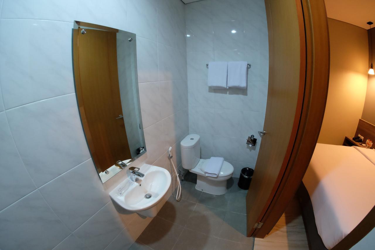 U Stay Hotel Tebet Джакарта Экстерьер фото
